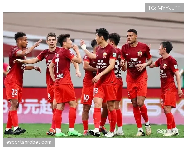 从边后卫到边翼卫：揭秘上海海港球员如何适应新阵型攻防职责