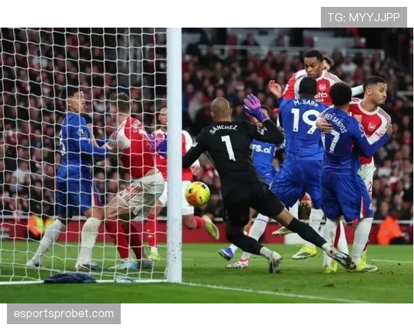 关键事件:VAR长时间复核后判定阿森纳进球有效,传中瞬间进攻队员未越位 关键事件:VAR长时间复核后判定阿森纳进球有效,传中瞬间进攻队员未越位